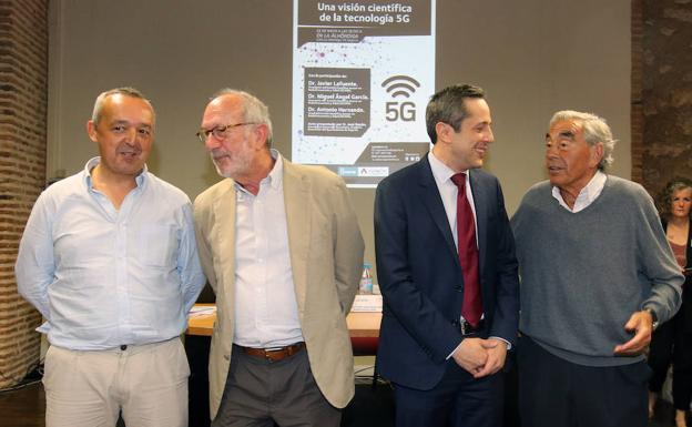 Miembros del CCARS en la Jornada sobre Tecnología 5G en Segovia
