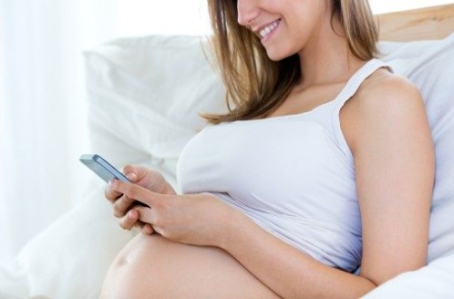 Descartan que usar el móvil en el embarazo afecte al feto