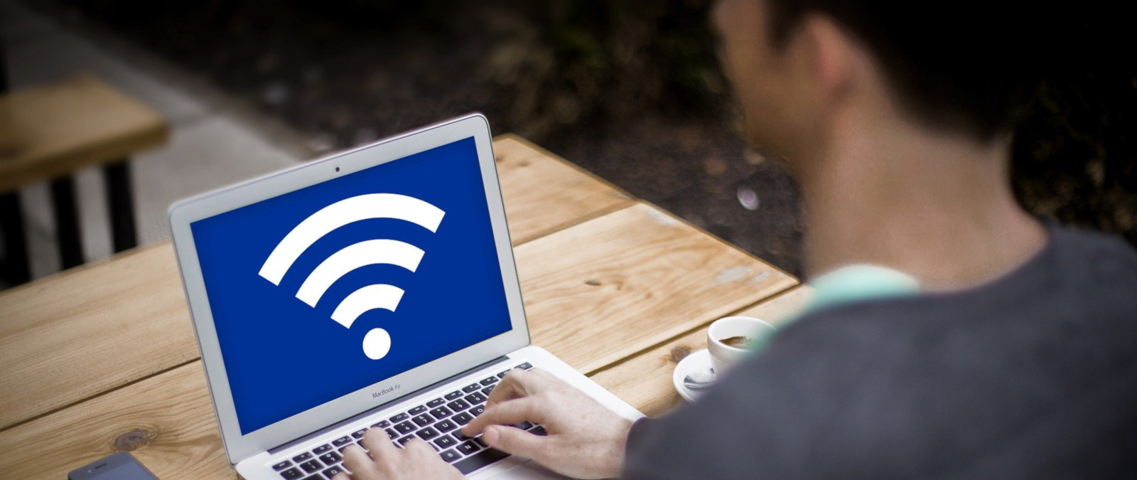 No, no hay ninguna evidencia de que las ondas WiFi sean nocivas para la salud